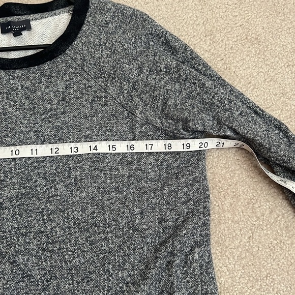 The Limited‎ elevated  sweatshirt size medium - Picture 8 of 8